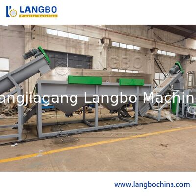 Linea di riciclaggio PET con capacità 300-5000 kg/h, dimensione scaglie 14 mm e tensione 380 V per il riciclaggio di bottiglie in PET