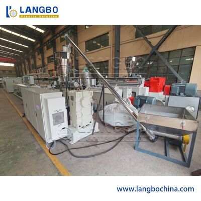 Linea di estrusione di tubi in PVC ad alta efficienza e macchina automatica per la fabbricazione di tubi per sistemi idrici, di drenaggio, di irrigazione, di condotti e di edifici