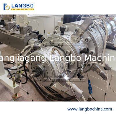 Linea di estrusione per tubi in PVC completamente automatica, macchina per la produzione di tubi ad alta velocità