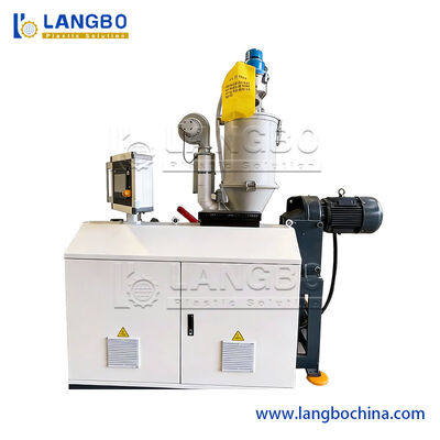 Macchina per la produzione di coperture/paralumi per tubi luminosi a LED in PC/PS/PMMA