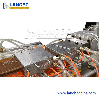 WPC Legno Profili di plastica Pavimento finestra Porta Cornice Decking Pavimento Piastrelle Perla Profili di produzione Extrusion Extruder Machine