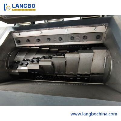 Macchine per il riciclaggio di plastica Macchine per la frantumazione di bottiglie di plastica