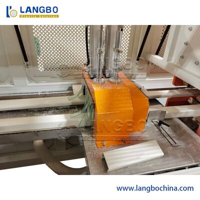 Macchina per la produzione di profili di cavi in PVC