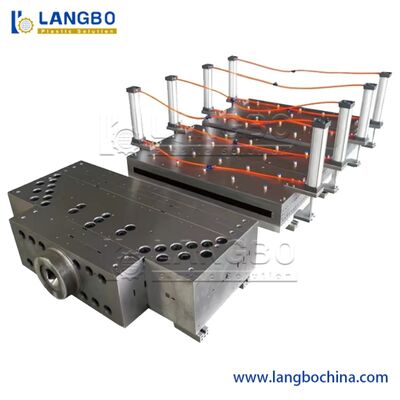 Macchina per estrusione di profili in plastica WPC/PVC/PE/PP/PC/PS per finestre/recinzioni/pedali/pavimenti/tubi/pannelli/pavimenti/tetti/bordi/bagagliai/telai/pannelli murali/porte/soffitti/guarnizioni