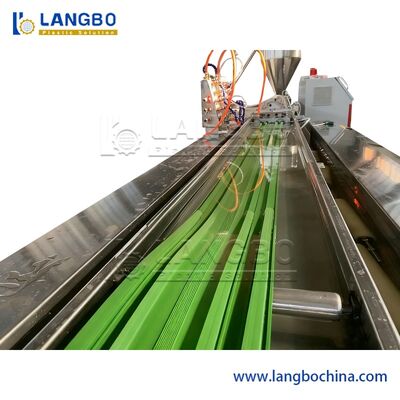Macchina per la produzione di profili angolari in plastica PC PP PVC per strisce di tenuta morbida