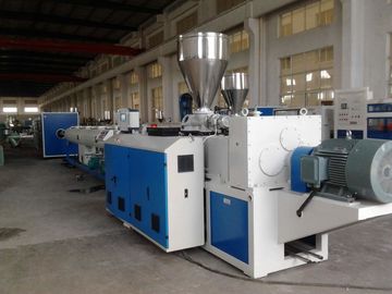 Linea di produzione di plastica del tubo del PVC estrusore a vite gemellato conico della macchina