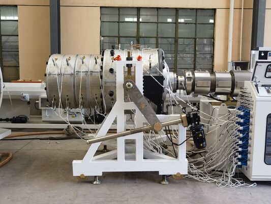 Fabbrica avanzata di macchine per la fabbricazione di UPVC in plastica in Cina