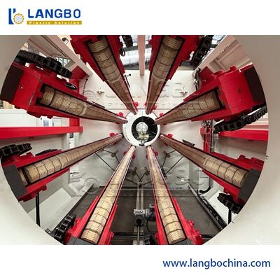 Linea di estrusione di tubi in PVC. Diametro 16 ′′ 630 mm, sistema di raffreddamento uniforme.