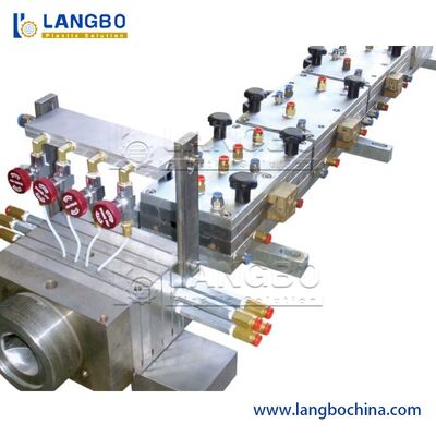 Linea di Decking WPC | Estrusione, Calibrazione, Goffratura per Pannelli da Esterno