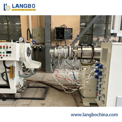 Linea potere dell'estrusione del tubo del PVC di iso del CE dell'espulsore 160KW dei diametri 16 - 630mm del tubo 22 -