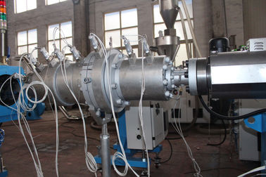 Linea di produzione calda fredda del tubo dell'estrusione PPR della tubatura dell'acqua per la gamma di 20-63mm