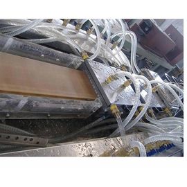 Linea di produzione di estrussione per pavimenti a profilati di legno e plastica