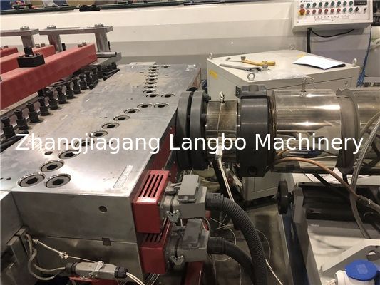 Linea dell'estrusione del bordo della schiuma del PVC della crosta del PE WPC dei pp/macchina/produzione linea di plastica di fabbricazione