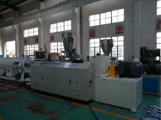 Linea di plastica completamente automatica macchina dell'estrusione di profilo del PVC di 380V 50HZ dell'estrusione della vite del gemello