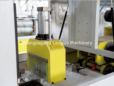 Macchina per la produzione di profili industriali in PVC per dimensioni personalizzate di profili