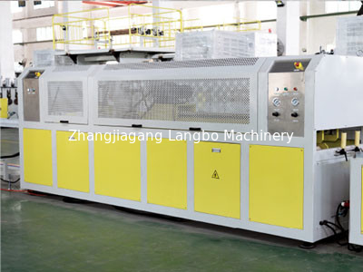 Macchina per la produzione di profili industriali in PVC per dimensioni personalizzate di profili