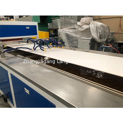 Linea composita linea dell'estrusione di profilo del PVC di produzione leggera del pannello di parete della vite gemellata