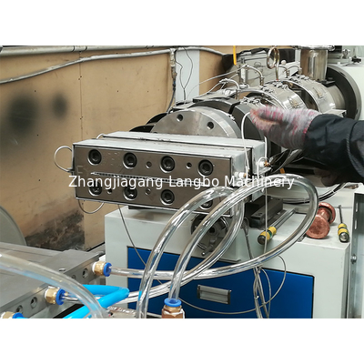 Siemens Motor Power Full Automatic PVC Plastic Profile Extrusion Production Line per una produzione di altissimo livello